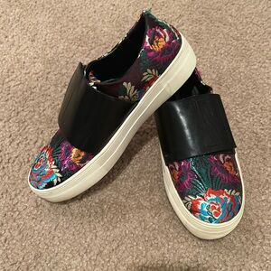 Like New Multicolor Floral Sneakers Slip-on Shoes Size 6.5